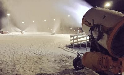 Für einen schneesicheren Austragungsort laufen die Schneekanonen in Ulricehamn bereits seit Wochen. Foto: www.worldcupulricehamn.com